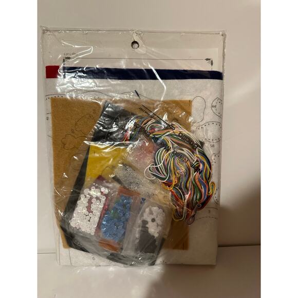 Bucilla "Santa and Snow Babies Felt Applique Stocking Kit 83116 - Picture 3 of 3